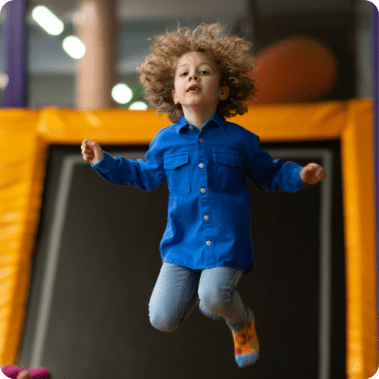 Trampoline Kinderspielparadies & Indoorspielplatz für Kinder